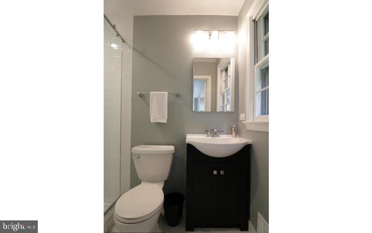 9204 Cedar Way Bethesda, MD 20814 - Photo 17 of 30