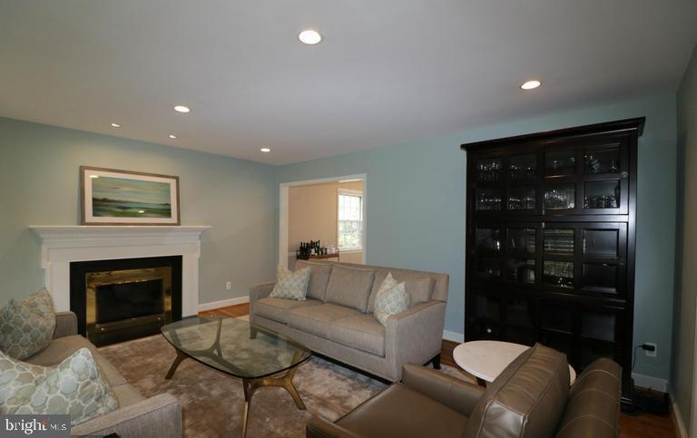 9204 Cedar Way Bethesda, MD 20814 - Photo 7 of 30