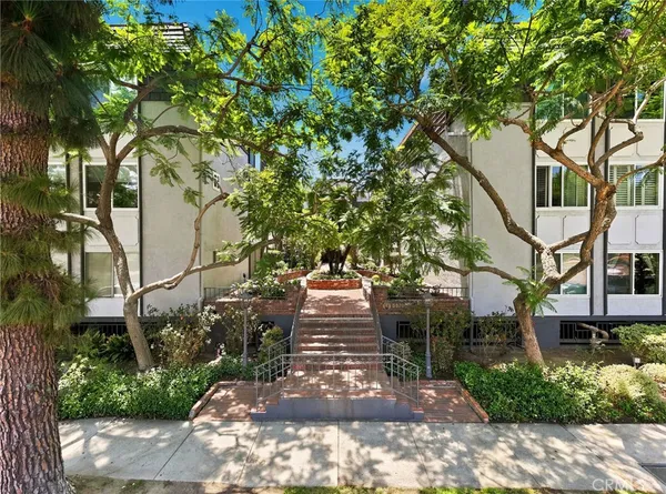 $529,999 | 5870 Green Valley Circle, Unit 323, Culver City, CA 90230