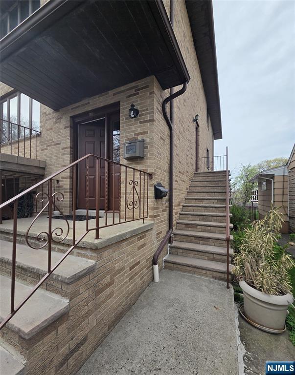 688 Day Avenue, Unit 2 Ridgefield, NJ 07657 - Photo 2 of 12