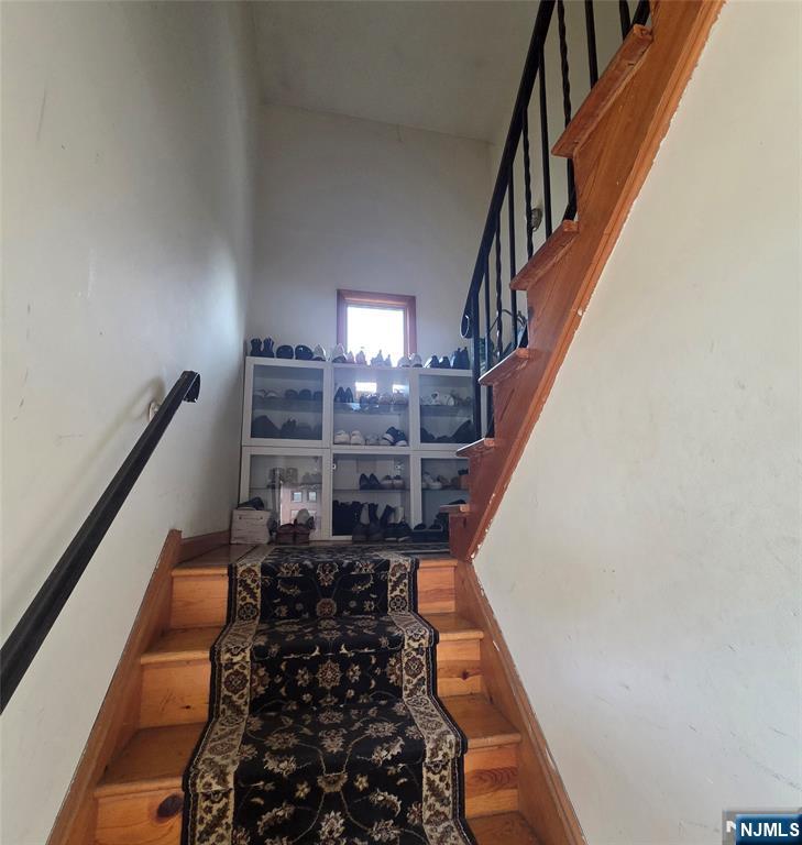 688 Day Avenue, Unit 2 Ridgefield, NJ 07657 - Photo 3 of 12