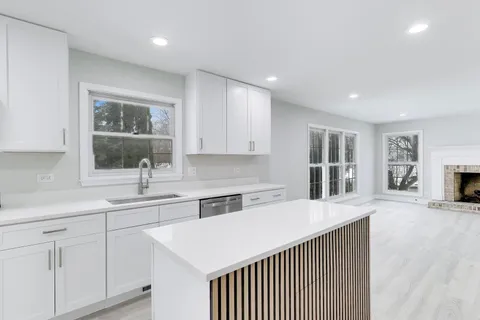 $569,999 | 1137 Fieldstone Lane, Bartlett, IL 60103