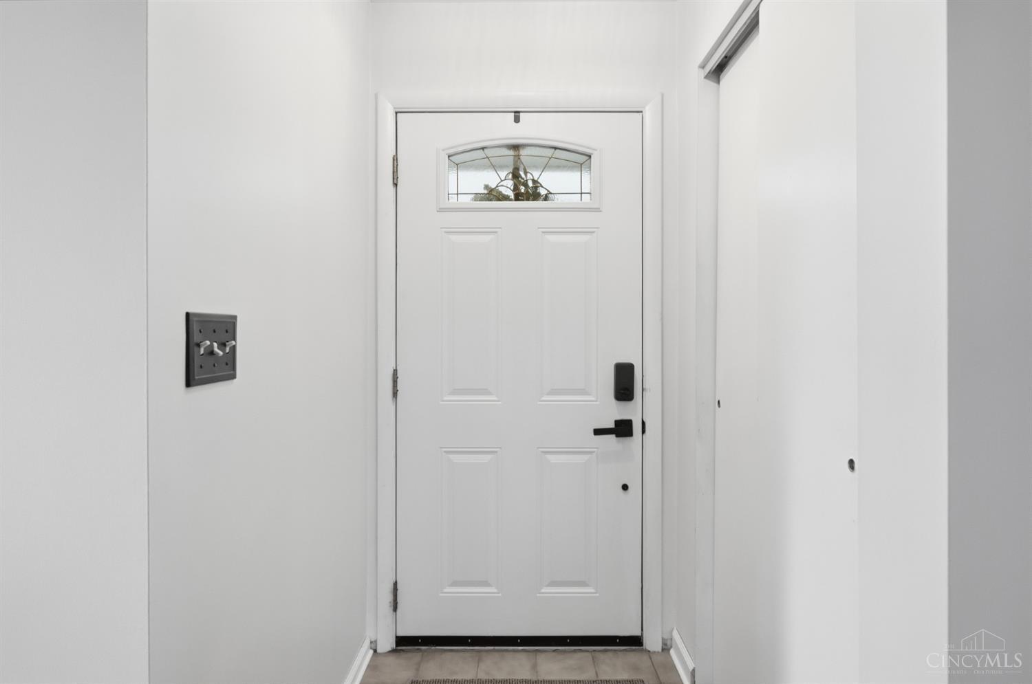 3916 Ridgecombe Drive Cincinnati, OH 45248 - Photo 7 of 58