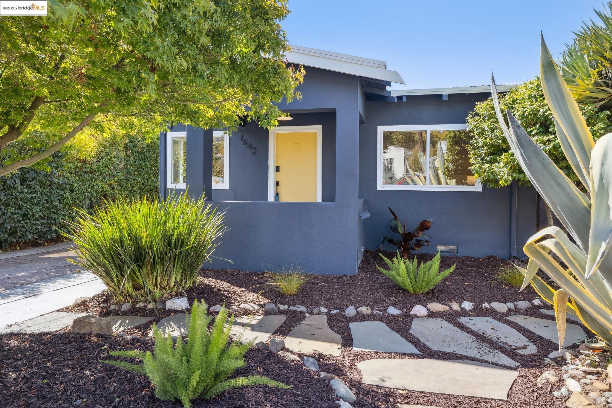 1642 Tenth Street Berkeley, CA 94710 - Photo 4 of 51 a view of a flower in the garden