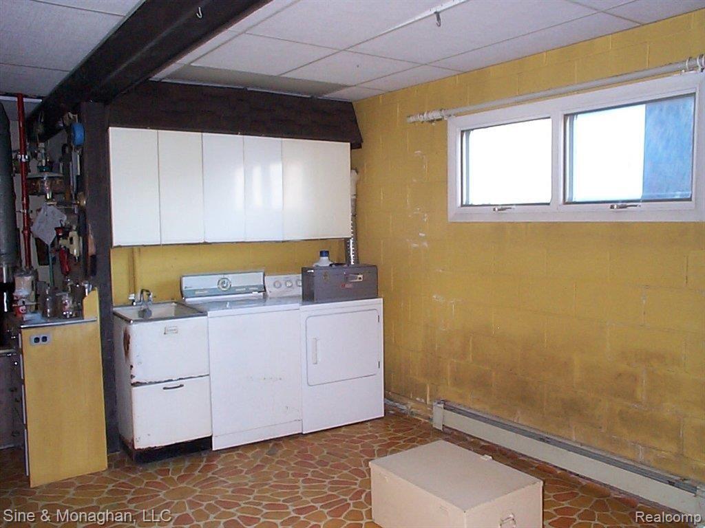 1413 River Road St. Clair, MI 48079 - Photo 21 of 25 21 LAUNDRY 1413 River Rd.jpg