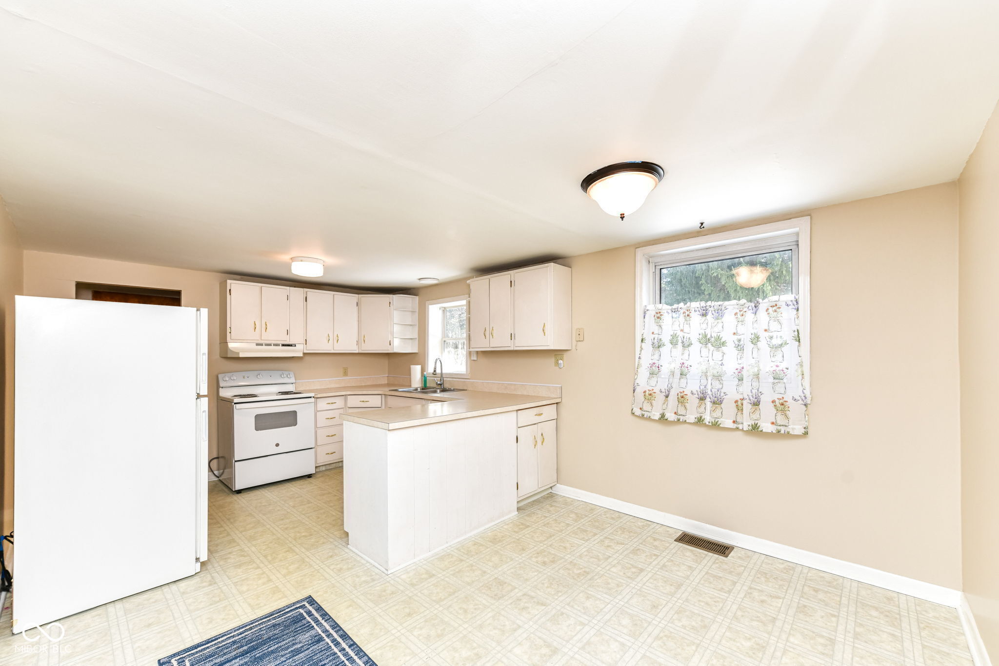 8047 Dix Road Indianapolis, IN 46259 - Photo 5 of 25
