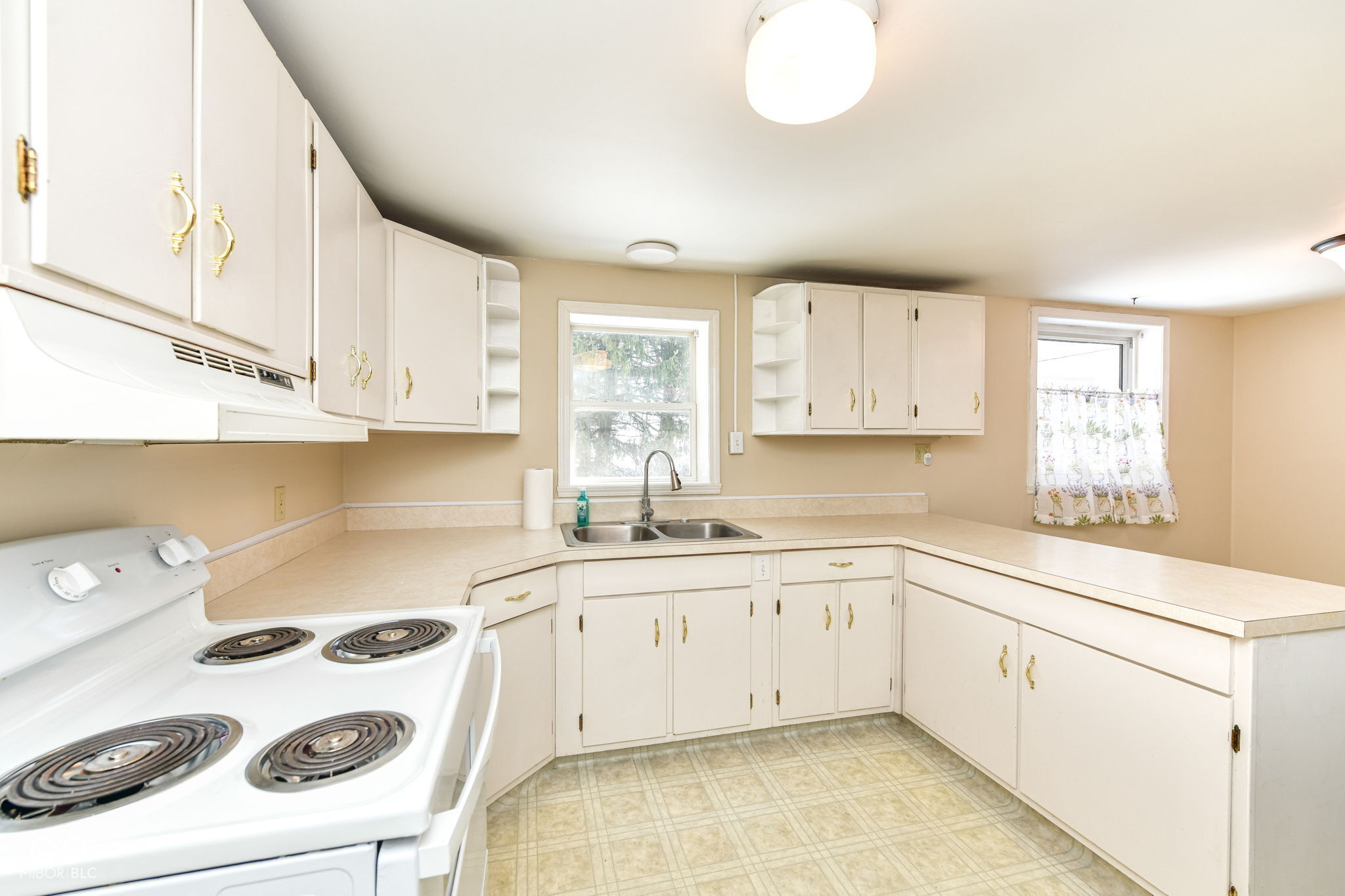 8047 Dix Road Indianapolis, IN 46259 - Photo 7 of 25