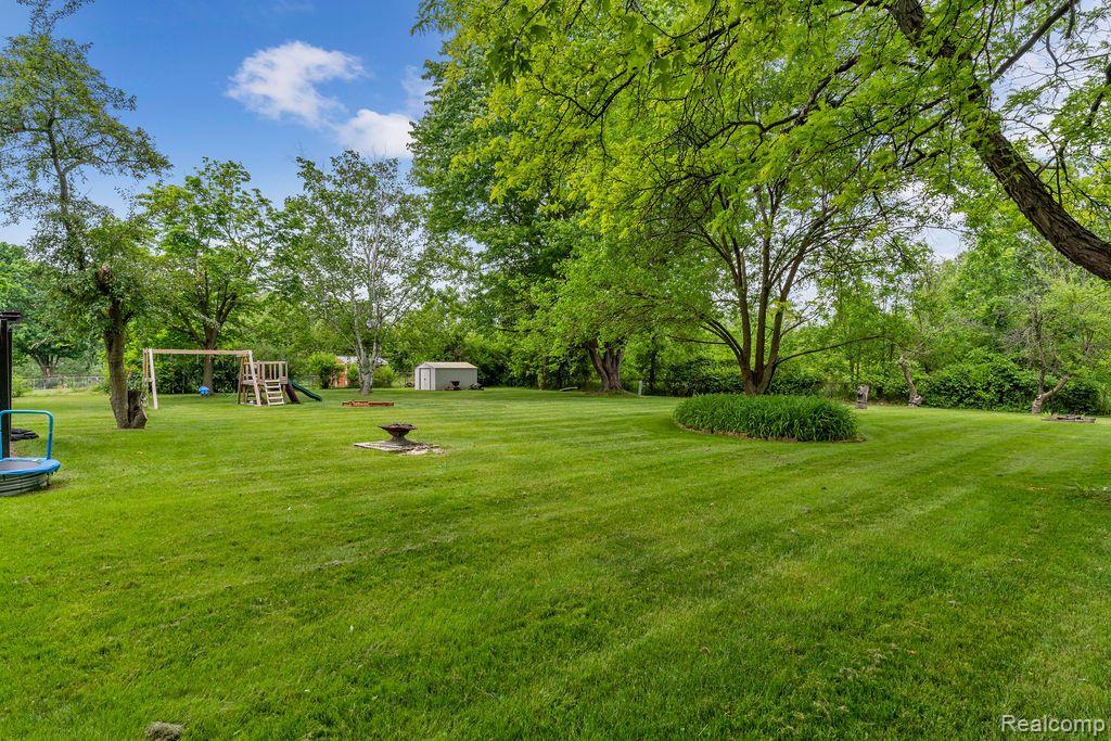 3124 West Hill Road Flint, MI 48507 - Photo 30 of 35