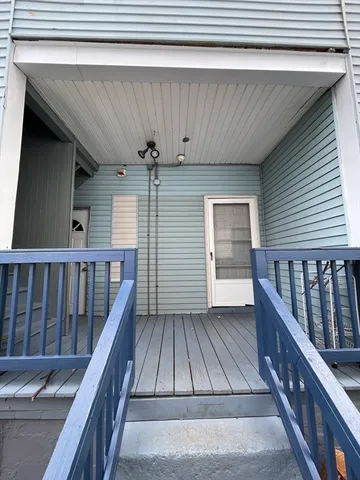 $2,300 | 5 Freeland Terrace, Unit 1, Worcester, MA 01603