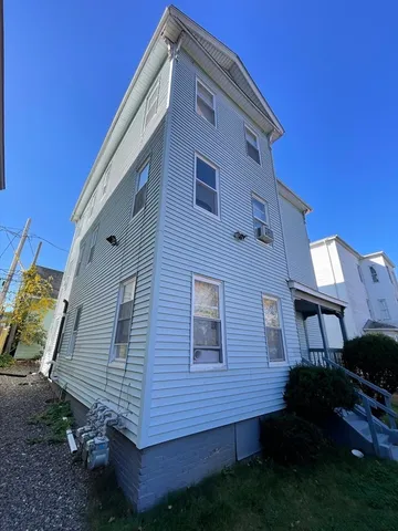 $2,300 | 5 Freeland Terrace, Unit 1, Worcester, MA 01603