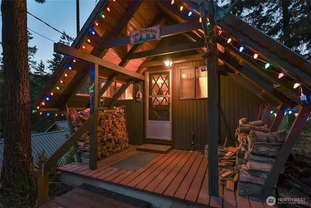 a view of an outdoor space