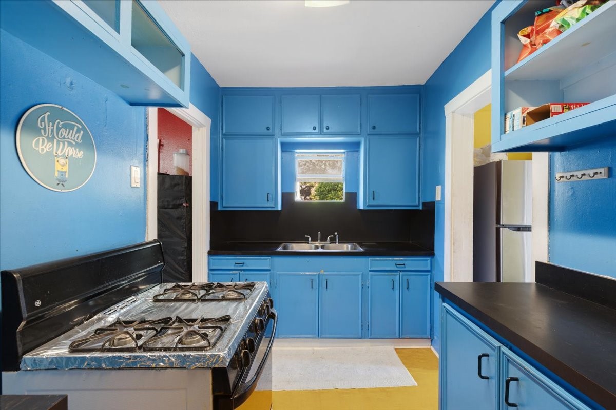 3929 Almeda Genoa Road Houston, TX 77047 - Photo 22 of 25 House 1 kitchen