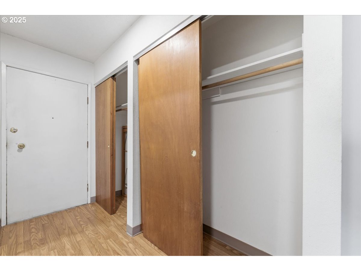 6835 Southwest Capitol Hill Road, Unit 30 Portland, OR 97219 - Photo 17 of 33 a view of an empty room