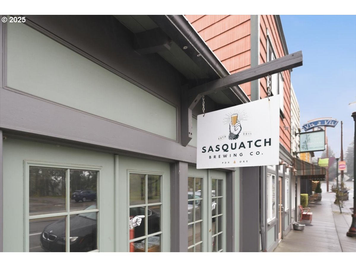 6835 Southwest Capitol Hill Road, Unit 30 Portland, OR 97219 - Photo 23 of 33 a view of a sign board