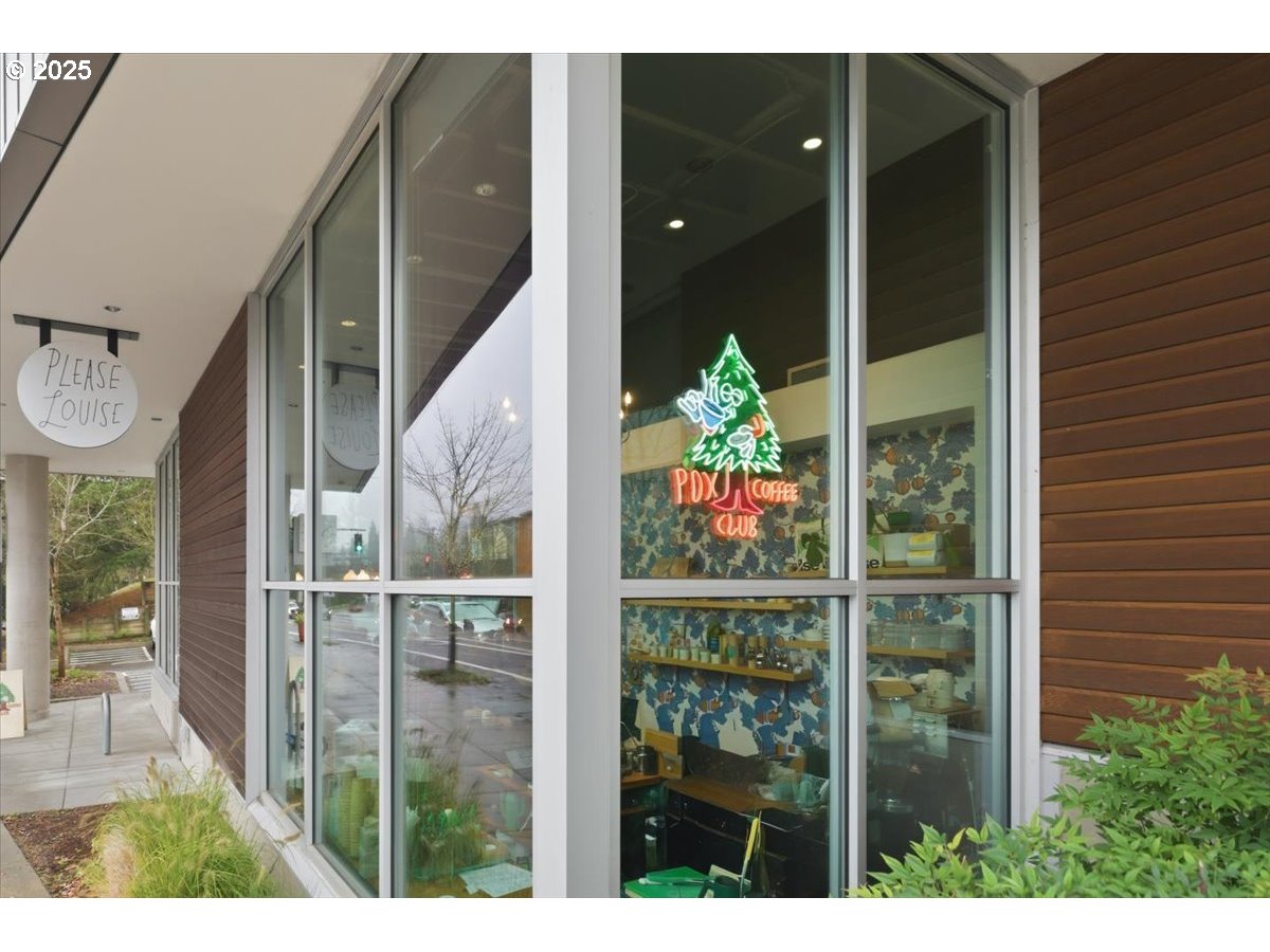 6835 Southwest Capitol Hill Road, Unit 30 Portland, OR 97219 - Photo 32 of 33 a view of an entryway