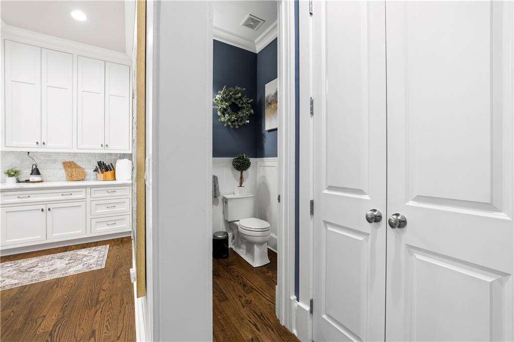 1295 Cumberland Road Northeast Atlanta, GA 30306 - Photo 29 of 71 a bathroom with a toilet a sink and shower