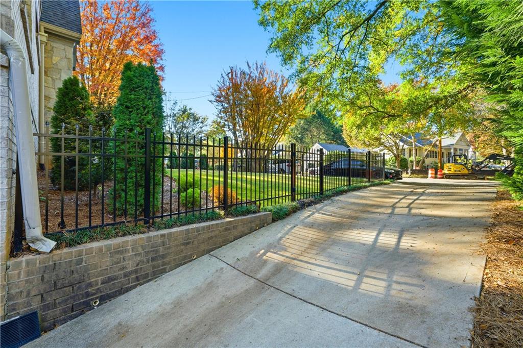 1295 Cumberland Road Northeast Atlanta, GA 30306 - Photo 6 of 71