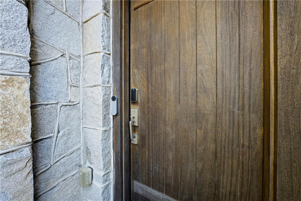 1295 Cumberland Road Northeast Atlanta, GA 30306 - Photo 7 of 71 a bathroom with a shower