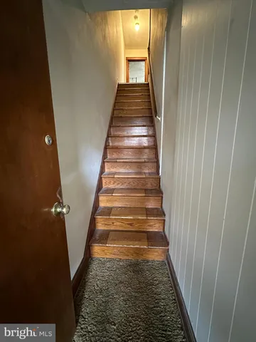a view of a livingroom with furniture