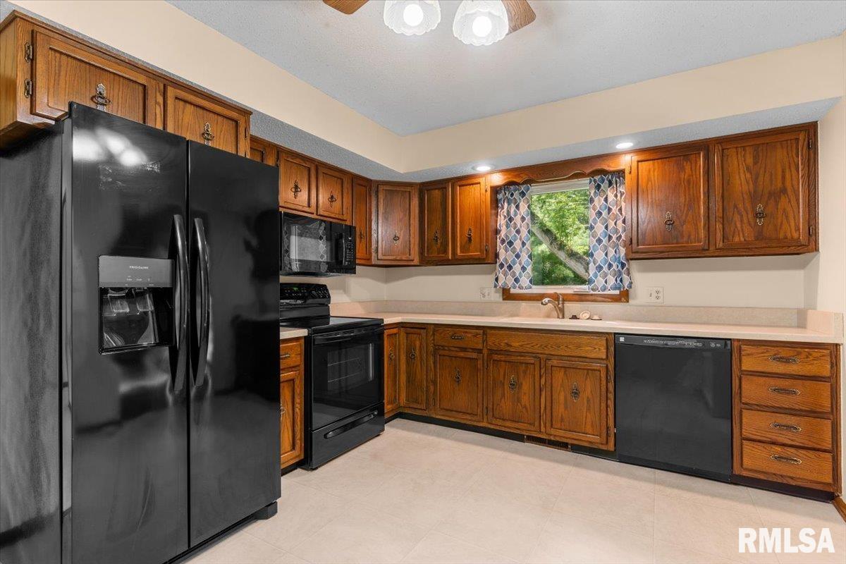 169 Bellerive Road Springfield, IL 62704 - Photo 12 of 37 Gallery Image 12