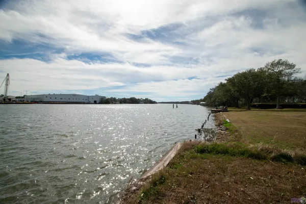 $297,900 | 1086-9a-1 Victoria Riverside Road, Patterson, LA 70392