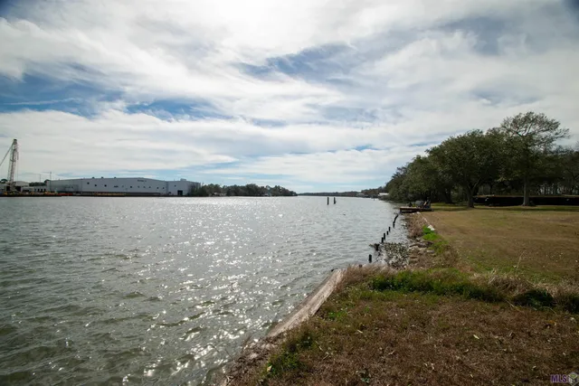 $297,900 | 1086-9a-1 Victoria Riverside Road, Patterson, LA 70392