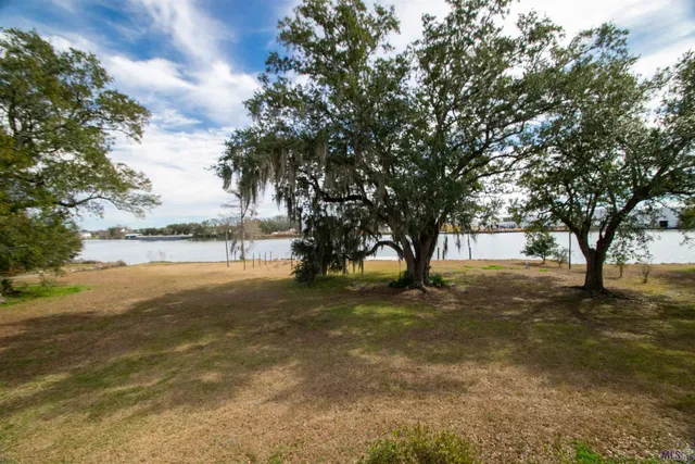 $297,900 | 1086-9a-1 Victoria Riverside Road, Patterson, LA 70392