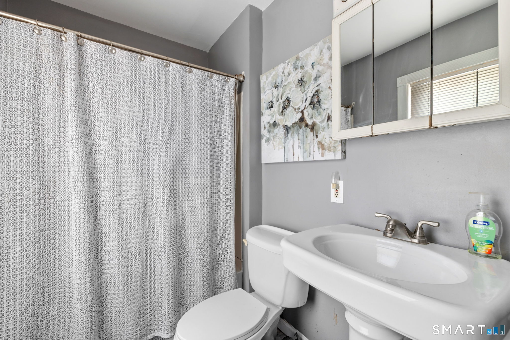 27 Windsor Avenue Meriden, CT 06451 - Photo 17 of 36 Unit #2 bathroom