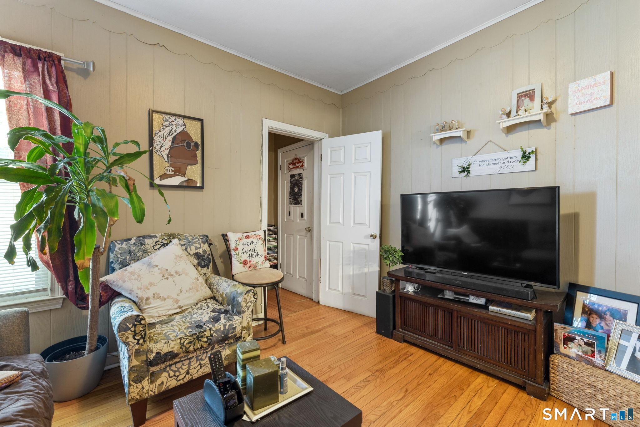 27 Windsor Avenue Meriden, CT 06451 - Photo 25 of 36 Unit #1 dining room/office currently being used as a living room