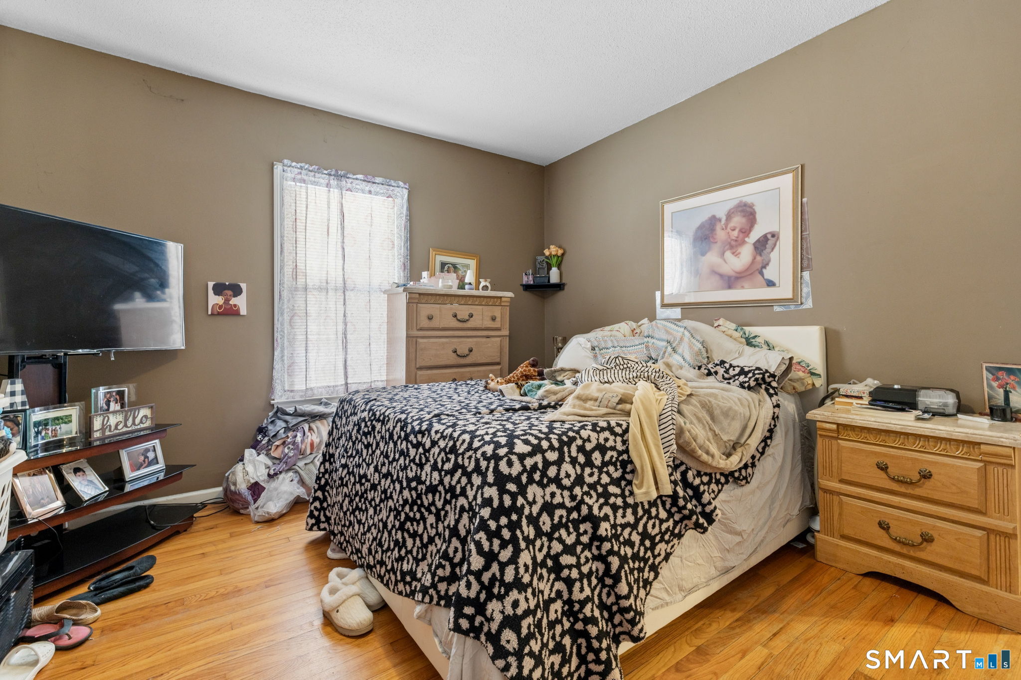 27 Windsor Avenue Meriden, CT 06451 - Photo 31 of 36 Unit #1 Bedroom 1 - being used as a bedroom but it actually the living room