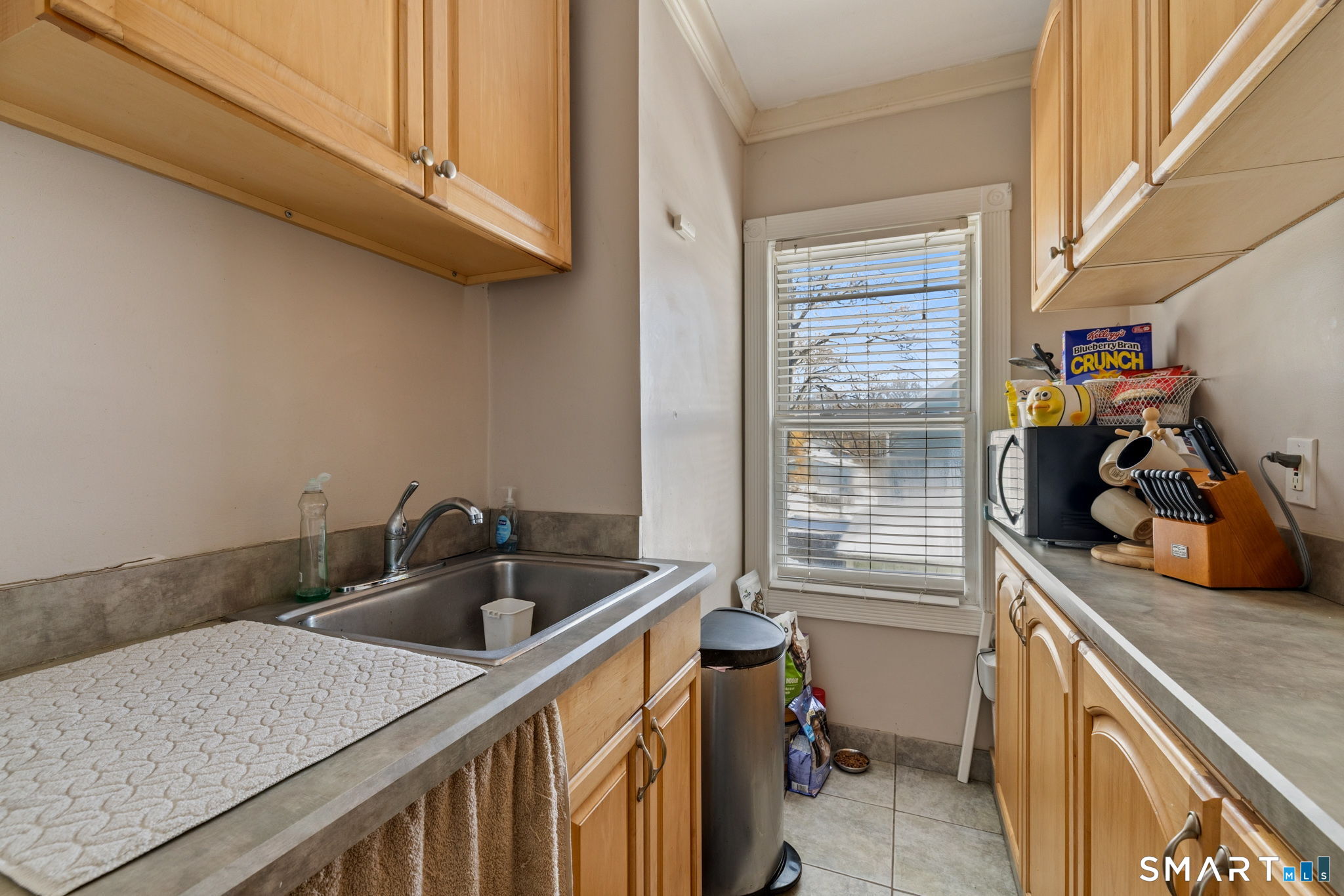 27 Windsor Avenue Meriden, CT 06451 - Photo 7 of 36 Unit #2 kitchen