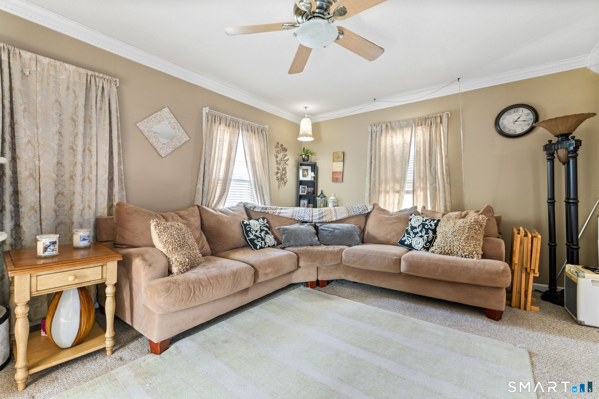 27 Windsor Avenue Meriden, CT 06451 - Photo 9 of 36 Unit #2 Living Room