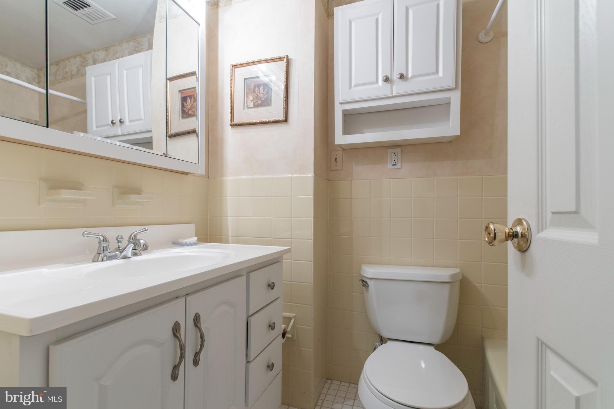 1120 Bloomdale Road Philadelphia, PA 19115 - Photo 3 of 31