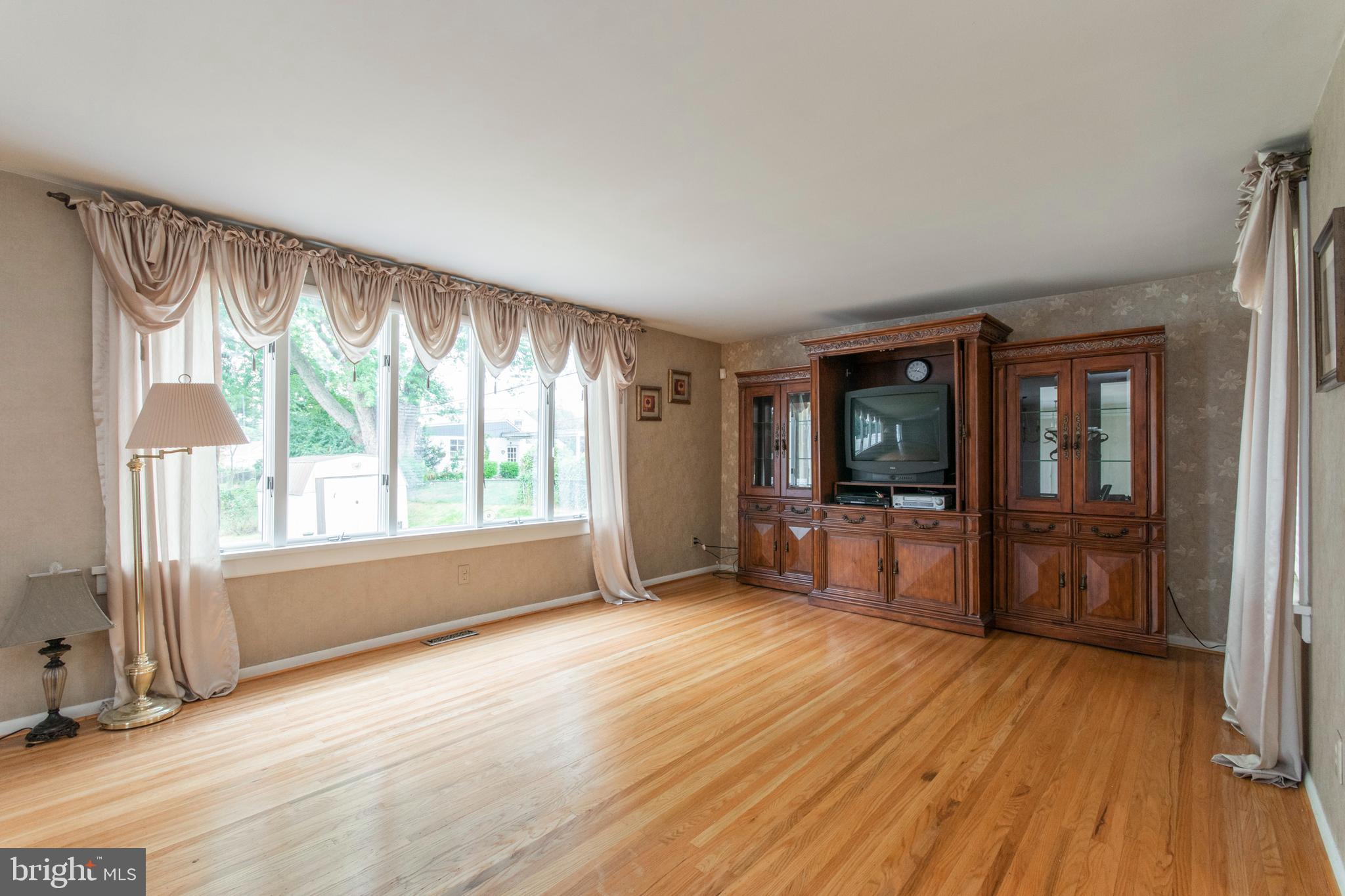 1120 Bloomdale Road Philadelphia, PA 19115 - Photo 4 of 31