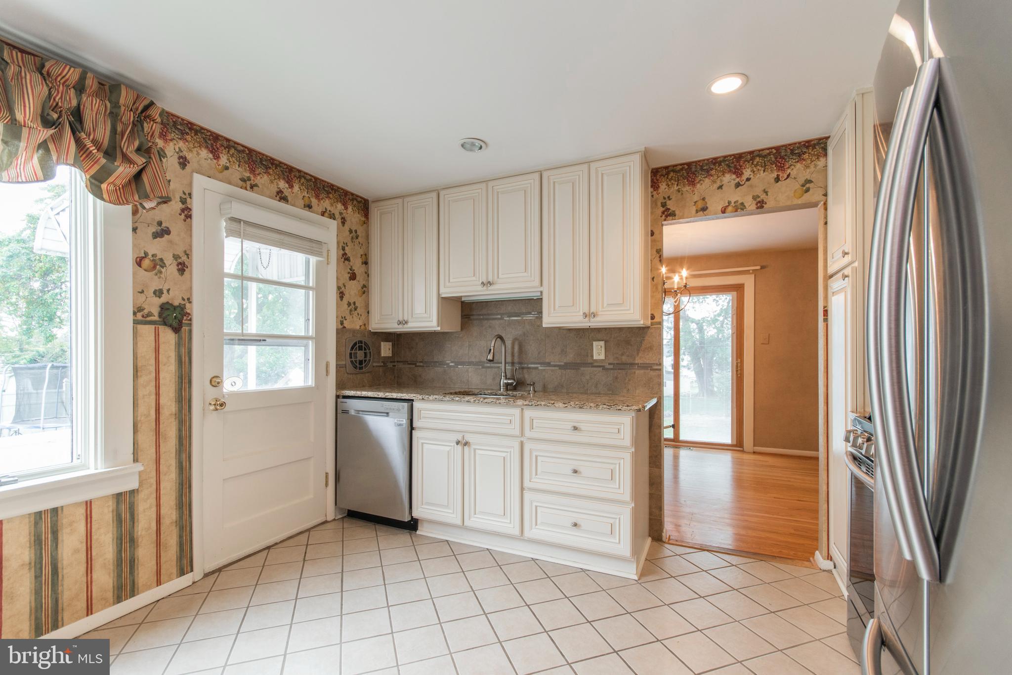 1120 Bloomdale Road Philadelphia, PA 19115 - Photo 10 of 31