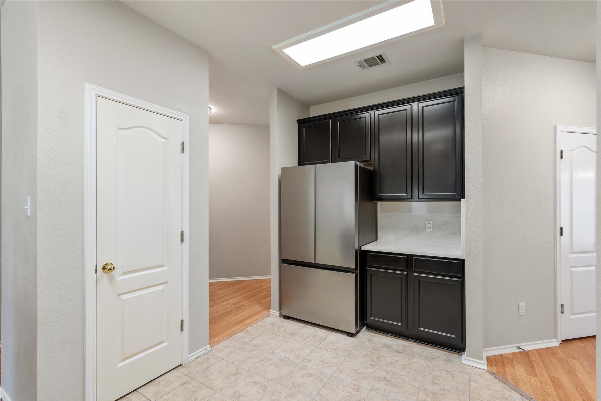 4725 Tello Path Austin, TX 78749 - Photo 12 of 34 A well-appointed kitchen nook boasts stainless steel appliances and ample cabinetry.