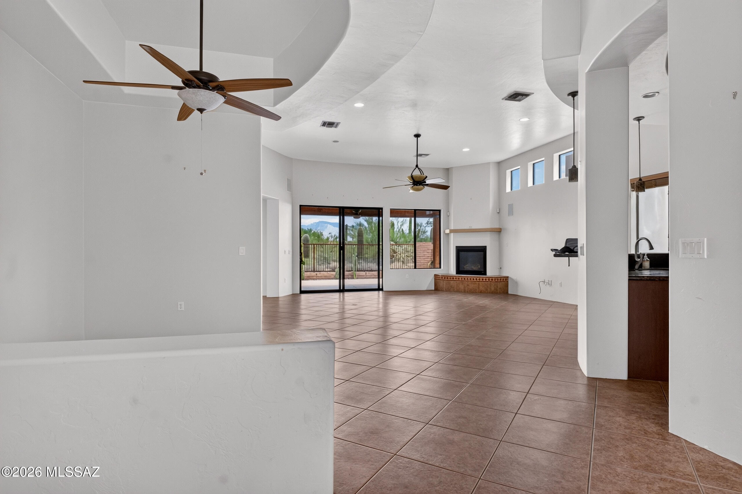 11370 North Moon Ranch Place Marana, AZ 85658 - Photo 10 of 42 Great Room