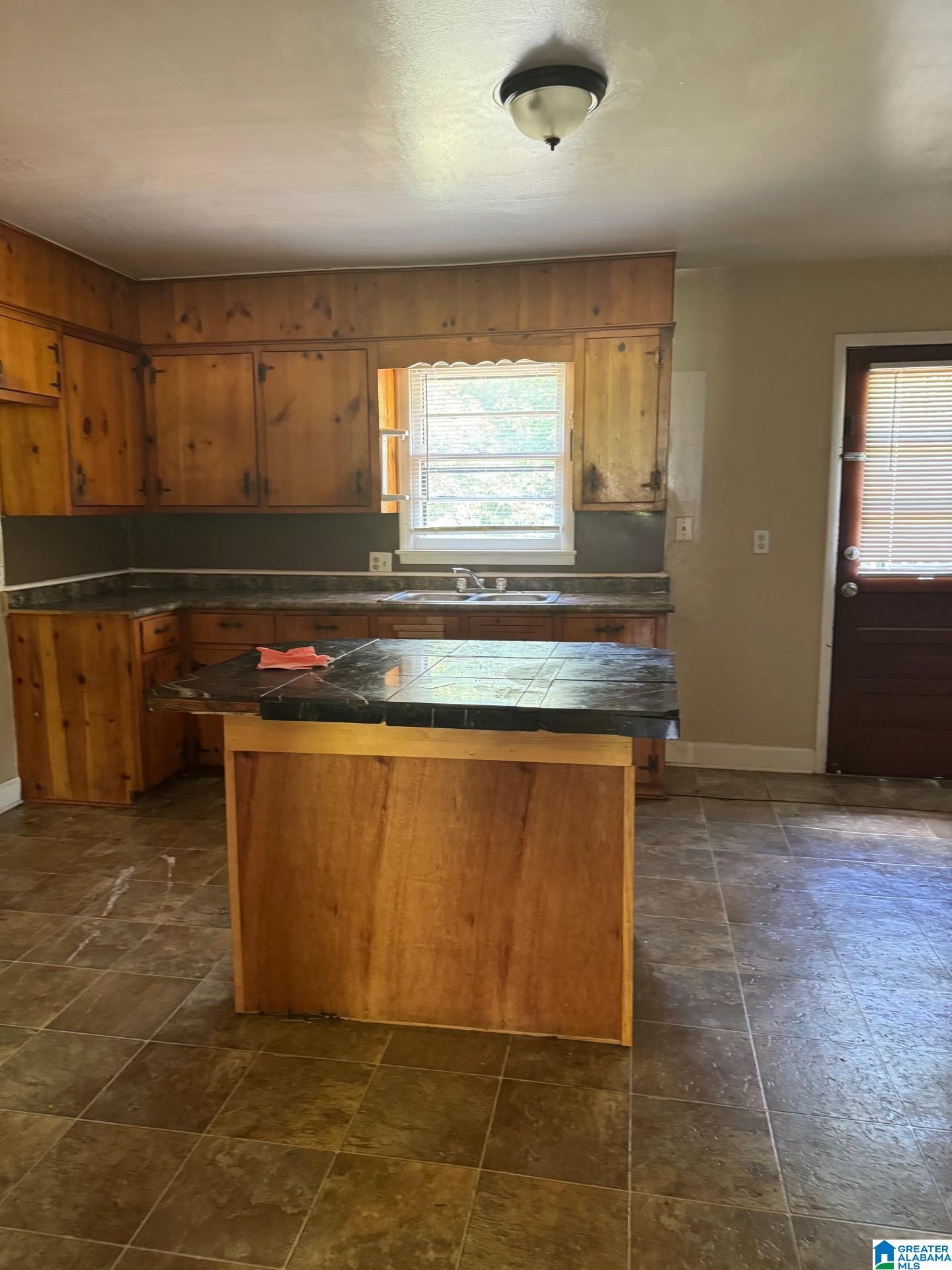 2525 7th Street Northeast Birmingham, AL 35215 - Photo 9 of 13