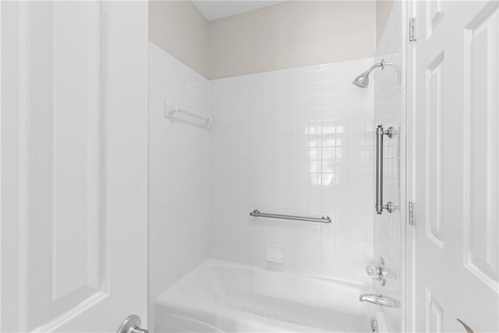 2560 Hamptons Run Alpharetta, GA 30005 - Photo 7 of 52
