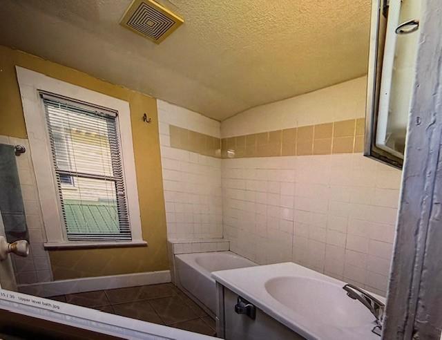 616 Monroe Street Northeast Minneapolis, MN 55413 - Photo 13 of 25
