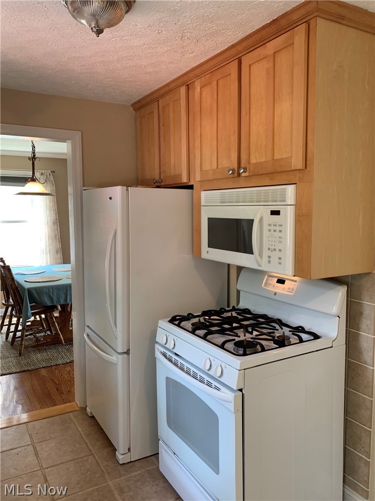 1383 Cranover Road Cleveland, OH 44124 - Photo 8 of 24