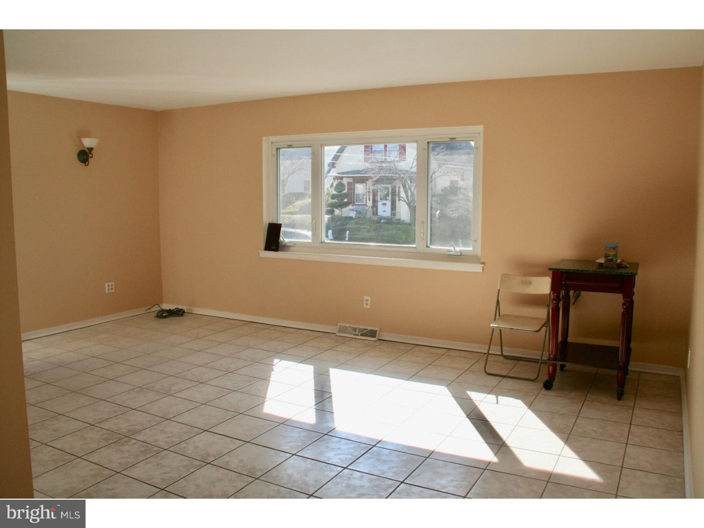549 Selma Street, Unit A Philadelphia, PA 19116 - Photo 4 of 21 Living Room