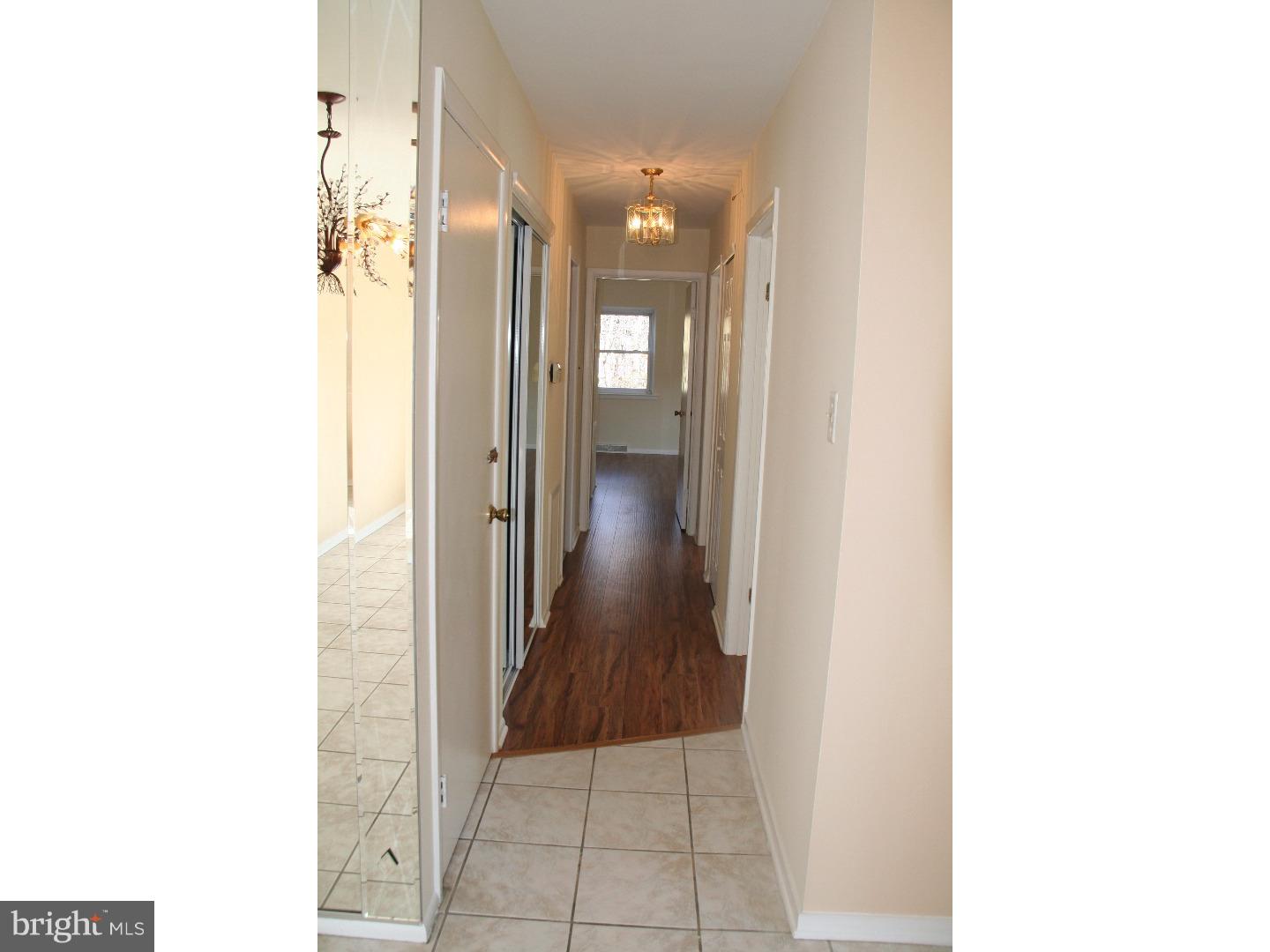 549 Selma Street, Unit A Philadelphia, PA 19116 - Photo 7 of 21 Hallway