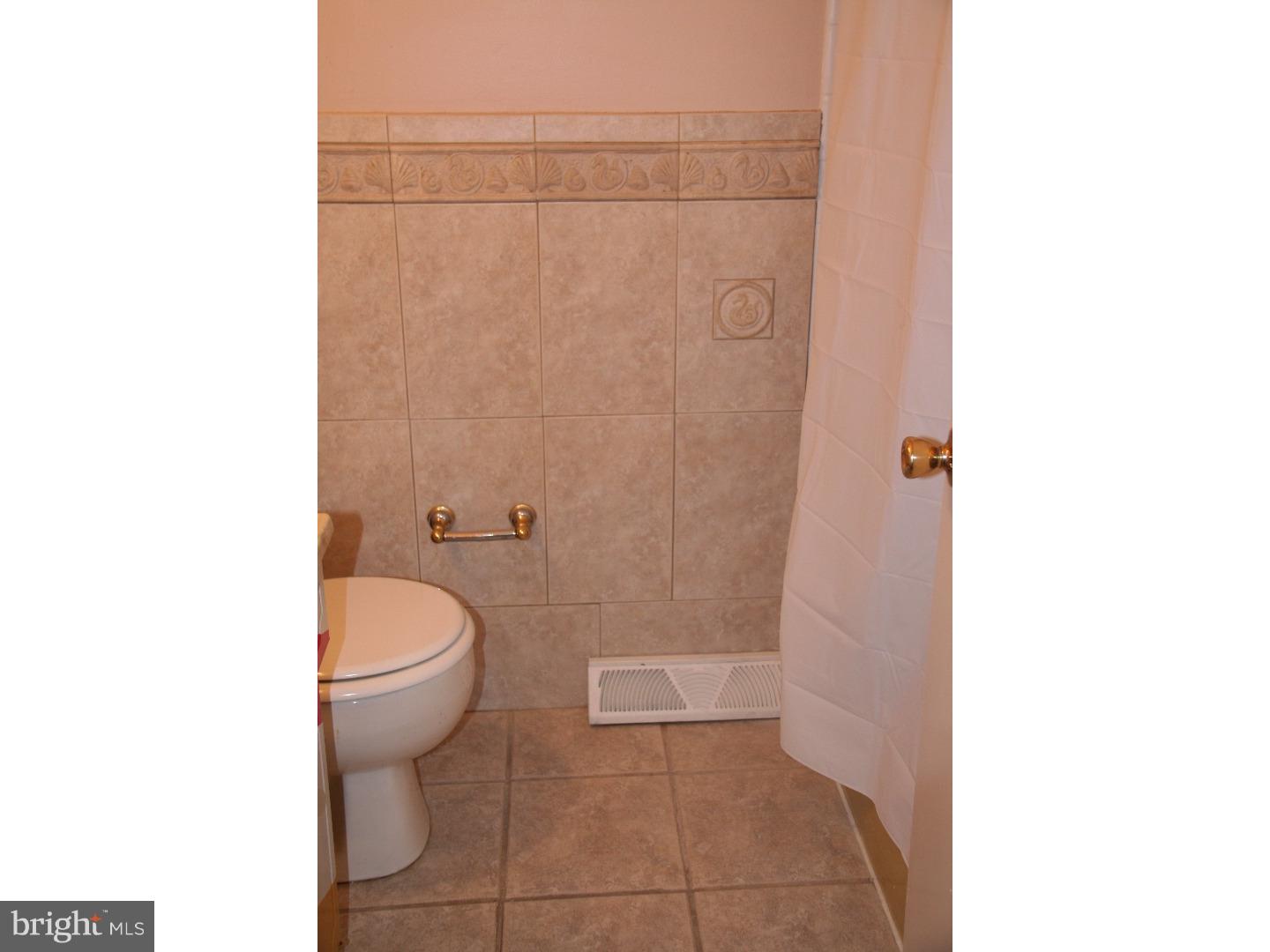 549 Selma Street, Unit A Philadelphia, PA 19116 - Photo 10 of 21 Master Bathroom