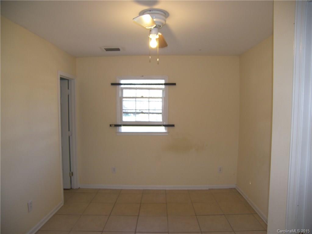 6200 Running Deer Road Charlotte, NC 28214 - Photo 12 of 17 an empty room that has a window in it