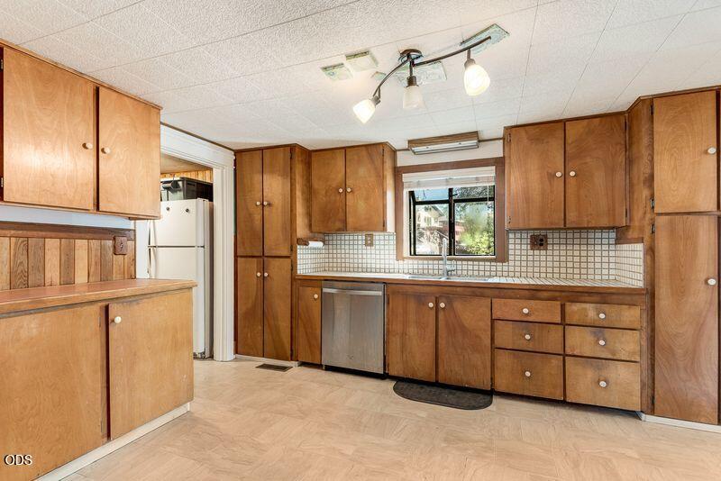 320 Northwest Riverside Boulevard Bend, OR 97703 - Photo 11 of 19 Gallery Image 11