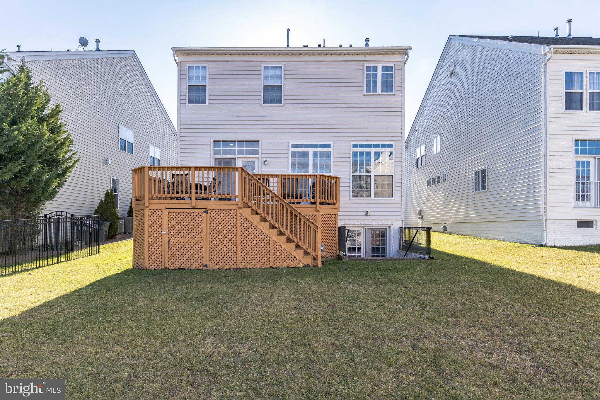 16167 Radburn Street Woodbridge, VA 22191 - Photo 32 of 36 Gallery Image 32