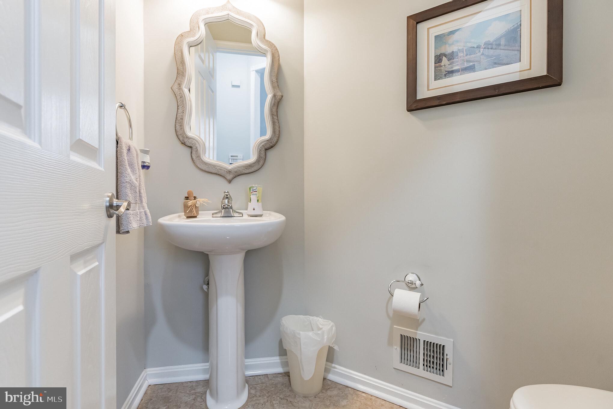 16167 Radburn Street Woodbridge, VA 22191 - Photo 5 of 36 Gallery Image 5