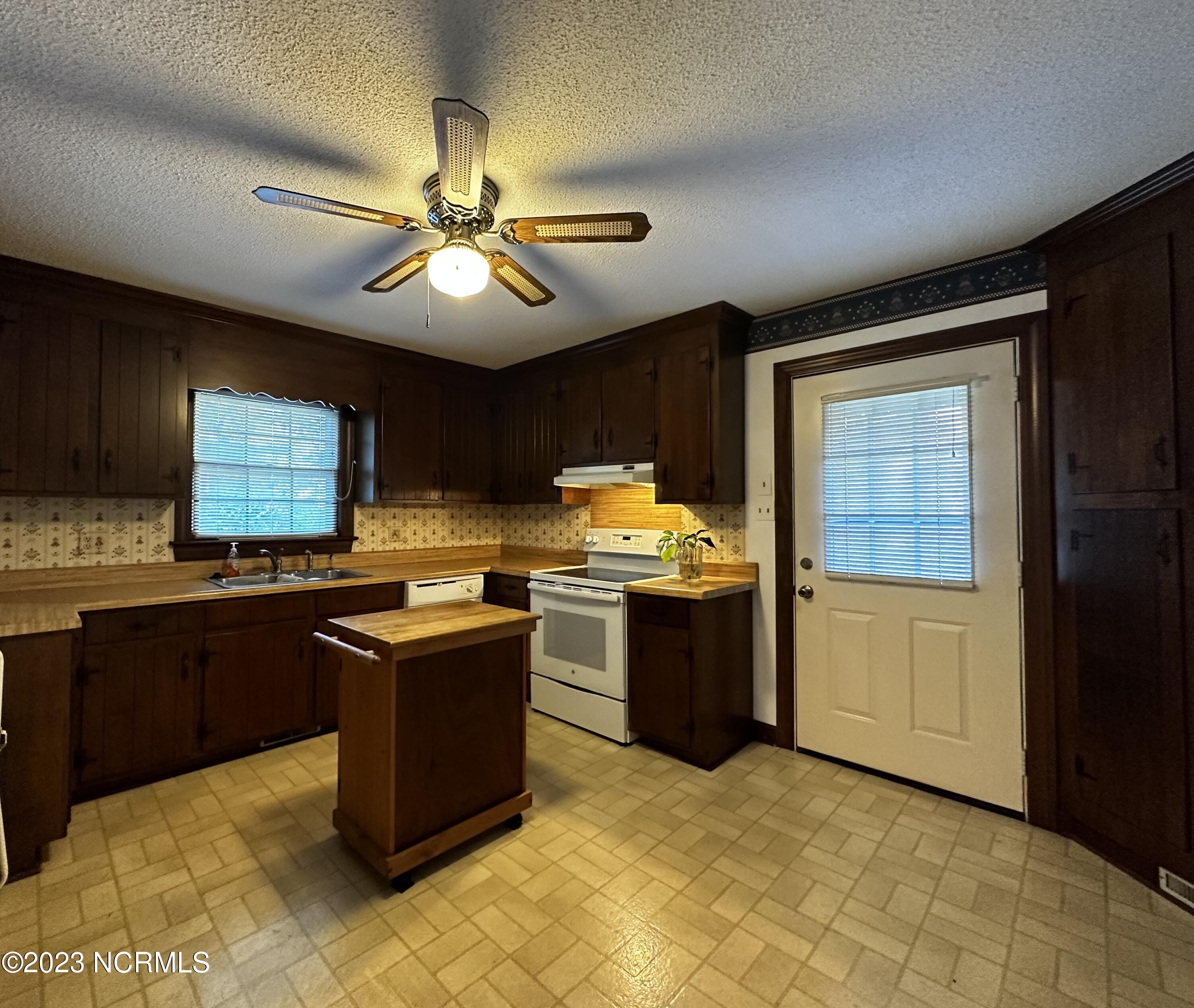 821 Greyson Road Rocky Mount, NC 27804 - Photo 9 of 26 IMG-3348