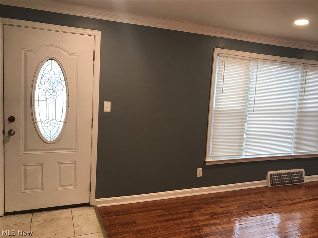 4911 Anderson Road Cleveland, OH 44124 - Photo 3 of 17
